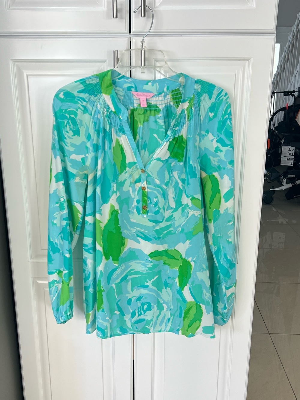Lilly Pulitzer Women's Long Sleeve Floral Print Button Neck Blouse size medium